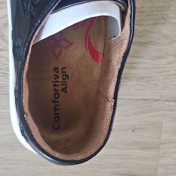 NIB Comfortiva Align Thayer Apron Toe Sneaker Black w White Sole. Size 8 & 8.5 - Picture 10 of 14
